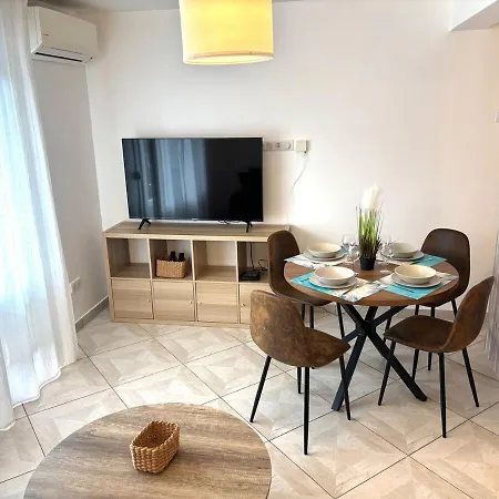 Apartment Beautiful Close To Beaches And Old *