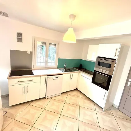 Apartment Beautiful Close To Beaches And Old